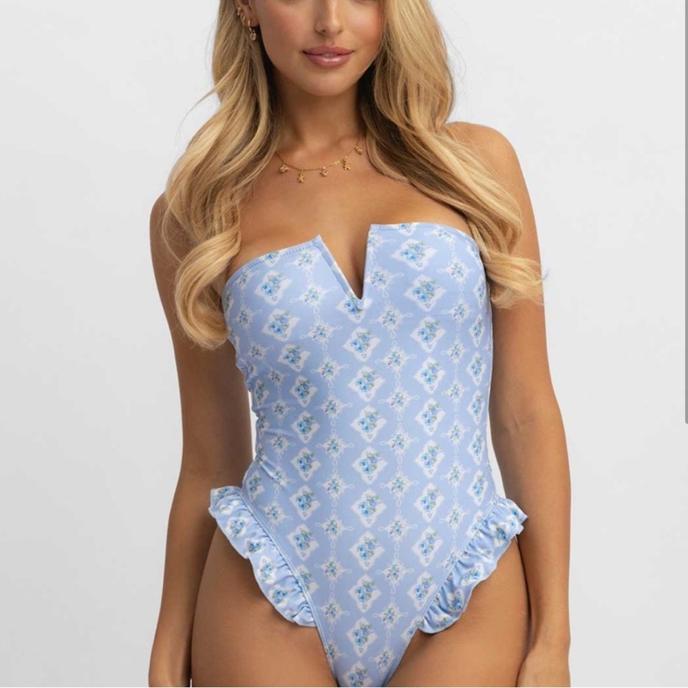 Blackbough Lily One Piece, small